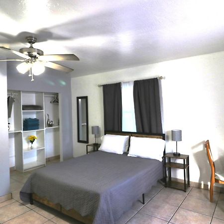 Hallandale Beach Motel With Free Parking And Full Kitchen ! No Extra Fees! Accepting Cash! Exterior photo